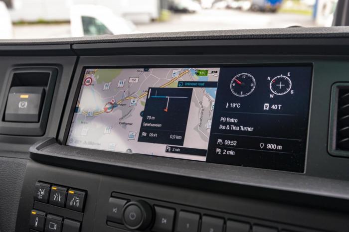 WIDESCREEN: MAN TGX kan bestilles med en standard 7 tommer skjerm, eller en 12.3 tommer skjerm som avbildet. Foto: Jamieson Pothecary