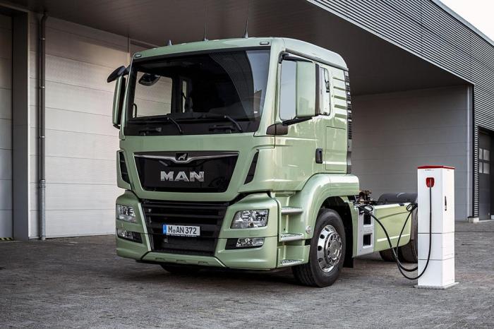 Den første elektriske trekkvognen? Vi kjenner i alle fall ikke til noen andre. Foto: MAN