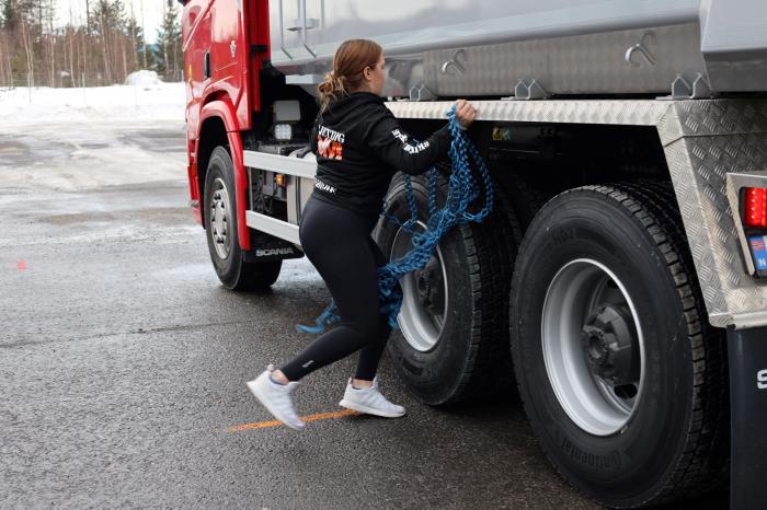ÅRETS YNGSTE DELTAKER: Mathilde Flaten Husetuft (18) var årets yngste deltaker, men  klarte seg svært bra i Kjetting NM. Hun endte på en andreplass i lærlingklassen. Foto: Elisabeth Nodland.