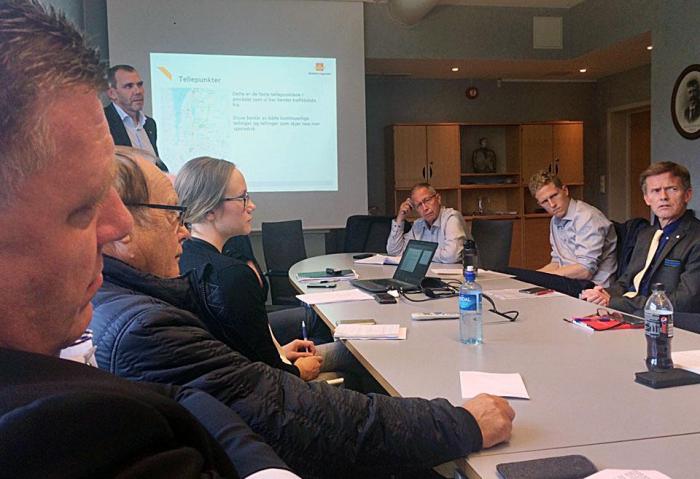 Her sitter NLF-direktør Geir A. Mo og fylkesleder i Østfold Erik Graarud i møte med Vegdirektoratets ledelse, deriblant vegdirektør Terje Moe Gustavsen, i Vestby. Foto: J. Kristian Bjerke