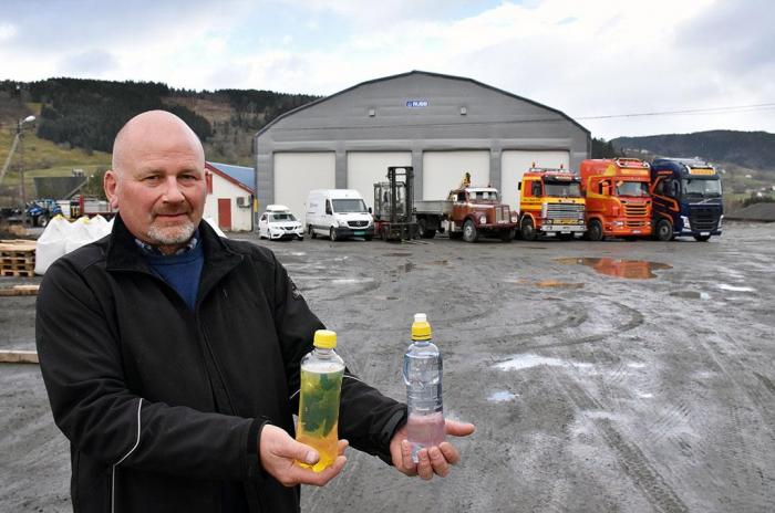 Daglig leder i Olav Rogne AS, Lars-Tore Rogne, var en av HVO-pionerene som betalte mellomlegget for det dyrere biodrivstoffet fra egen lomme. Men 3 kroner over listepris går ikke an å forsvare. Foto: Stein Inge Stølen
