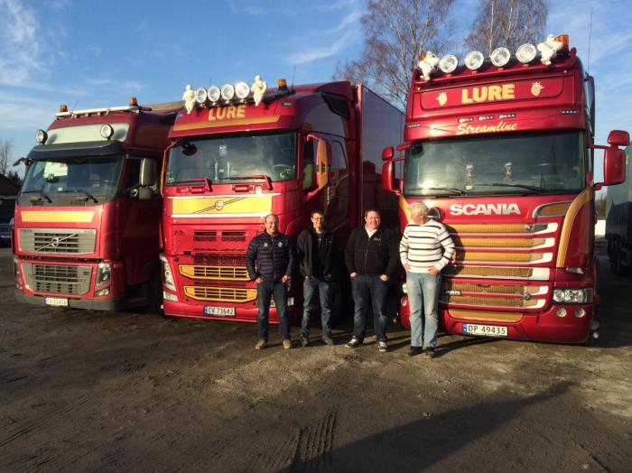 NLF-bedriften Ove Lure AS er godt kjent, både for sin seriøse drift og for sine fargesprakende lastebiler. De har ingen kjennskap til personen som tok kontakt med Tonje. Foto: Ove Lure AS