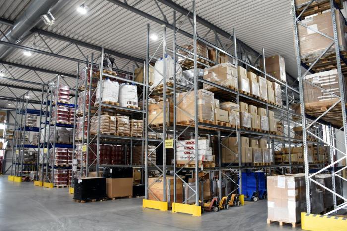Med et moderne lagersystem kan kunder benytte Ringstad Transport også til kort- og langtidslagring av gods, i tillegg til selve transporttjenestene. Foto: Stein Inge Stølen