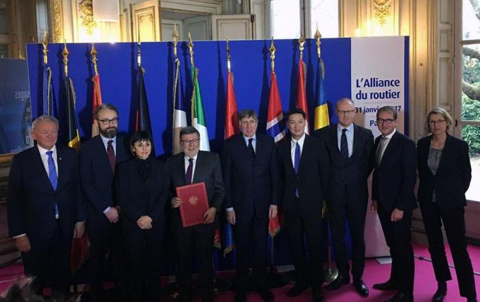 Road Alliance ble underskrevet i Paris i januar. Foto: NLA
