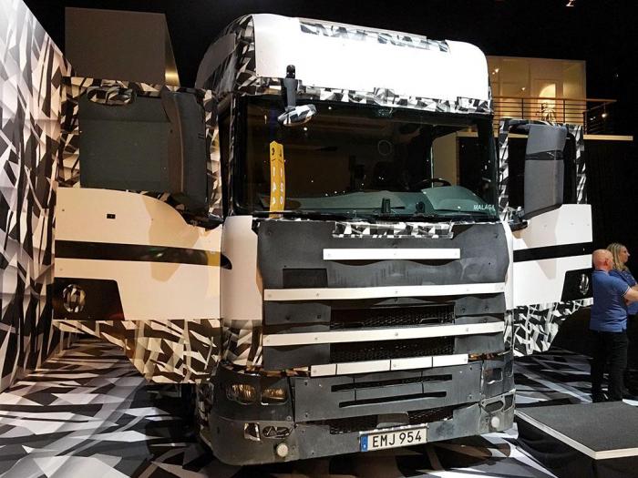 Dette er en av de autentiske testbilene som ble brukt under utviklingen av den nye lastebilen. Internt ble den kalt Malaga. Akkurat denne bilen har rullet rundt 200 000 kilometer i testøyemed. Foto: Jan Harry Svendsen