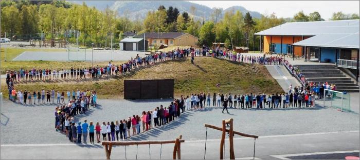 OG HER: Grøtte skole på Fannrem får også besøk av NLF. Foto: Orkdal kommune