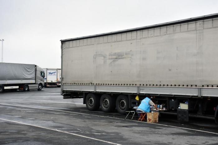Dette fikk ikke sjåførene i Vlantana Norge som var underlagt tosjåførsdrift lov til å gjøre. De måtte tilberede maten mens de kjørte. Foto: Stein Inge Stølen