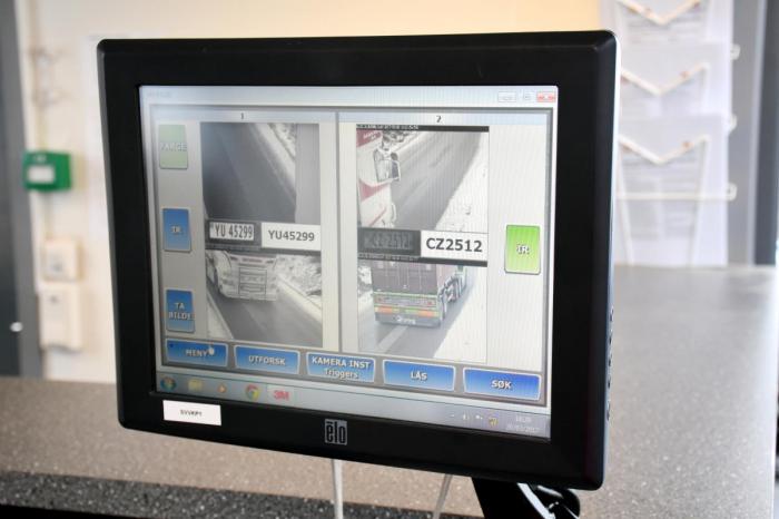 ANPR, eller skiltgjenkjenningskameraer som det heter på godt norsk, står sentralt i utvelgelsen av kjøretøy til kontroll. Skiltdata sjekkes opp mot Vegvesenets systemer og finner eventuelle tidligere mangler allerede før kjøretøyet har ankommet kontrollplassen. Foto: Stein Inge Stølen