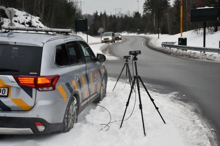 Disse kameraene leser skiltene og kryssjekker disse mot etatenes registre. Såkalt Automatic Number Plate Recognition (ANPR)-teknologi blir stadig mer brukt. Foto: Stein Inge Stølen