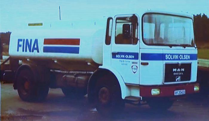 OPPHAV: Ketil Solvik-Olsen minnet NLFs landsmøtedelegater om at han er vokst opp i en tankbil, og ikke på et traktorsete ved å vise dette bildet under sitt foredrag på NLFs landsmøte i sommer. Så langt har det betydd liten forskjell.