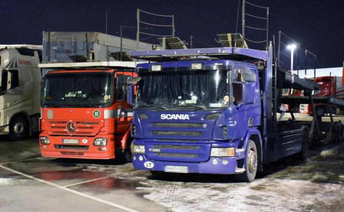Disse to sto parkert på Fugleåsen døgnhvileplass i helga. Begge er merket Euro III. Foto: Stein Inge Stølen