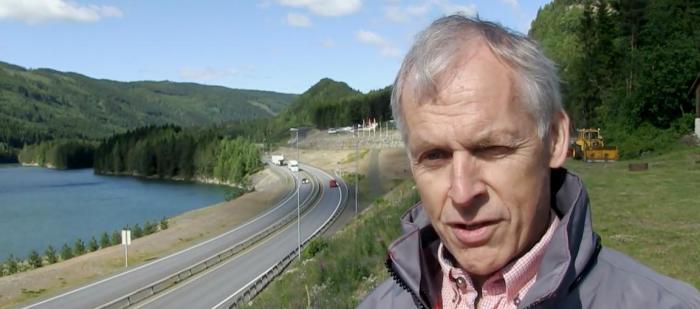 HALVERT: Vedlikeholdskostnadene er halvert, forteller Torgrim Dahl i Statens vegvesen. Foto: Øystein Skotte – Statens vegvesen
