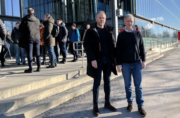 VERTSKAP: Trond Andersen (til høyre) forteller at NOVA Spektrum er svært glad for å få være vertskap til den store og flotte messen og konferansen Transport og Logistikk. Her står han sammen med markedsdirektør i NLF, Kjell Olafsrud. Foto: Elisabeth Nodland