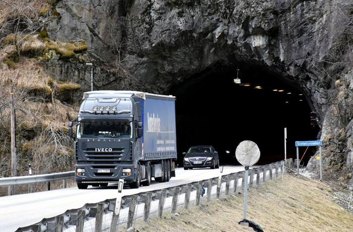 En av tre lastebiler på norske veger er utenlandske. Disse har som regel ikke DAB-mottaker, og mottar derfor ikke viktige trafikkmeldinger. Illustrasjonsfoto: Stein Inge Stølen