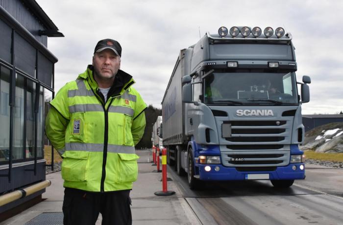 Fagleder for utekontroll ved Svinesund, Øyvind Grotterød, opplever stadig at sjåfører selv melder fra om mangler. Arkivfoto: Stein Inge Stølen