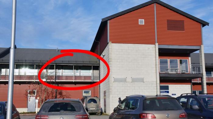 I dette knøttlille kontoret på Gardermoen ble det foretatt to uanmeldte tilsyn tidligere i år. Der fant hverken Statens vegvesen, Arbeidstilsynet eller Skatteetaten den dokumentasjonen de etterspurte. Foto: Stein Inge Stølen