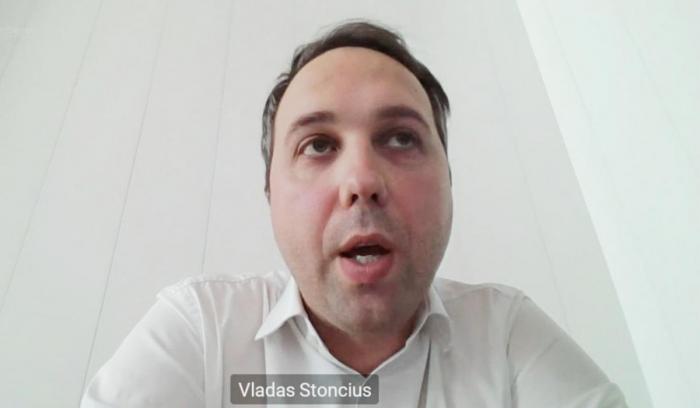 Tidligere daglig leder og styreleder i Vlantana Norge, Vladas Stoncius Junior, avga partsforklaring via videolink denne uken. Foto: Skjermdump fra videolink