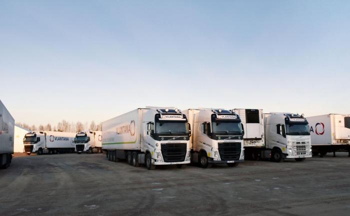 Det er fortsatt vanlig å se litauisk-registrerte Vlantana-biler i Norge. Nå hevder en fagforening i hjemlandet at det foregår systematisk underbetaling også i moderselskapet Vlantana UAB, og har levert en politianmeldelse. Foto: Stein Inge Stølen