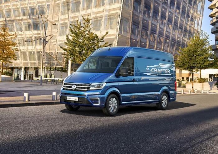 Volkswagen e-Crafter er et eksempel på fremtidens elektriske varebiler, som kan senke CO2- og NOx-utslipp ved varelevering drastisk. Men de vil fortsatt oppta det samme vegarealet. Foto: Volkswagen