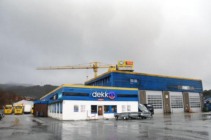 Padøy Transport AS har opplevd mye dieseltyveri fra sin tomt på Nyborg utenfor Bergen. Siden Willy jaktet opp de siste tyvene selv, har det imidlertid vært stille. Foto: Stein Inge Stølen